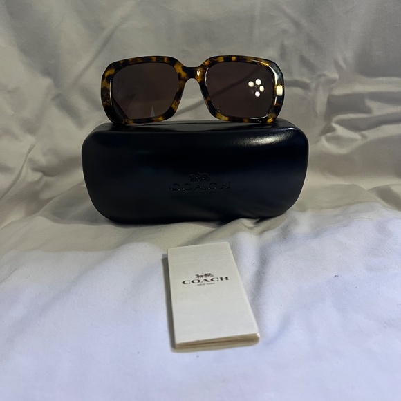 Coach Tortoise Shell Sunglasses in Case. NWOT - Picture 7 of 8